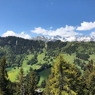 Blick auf die gigantische Berglandschaft