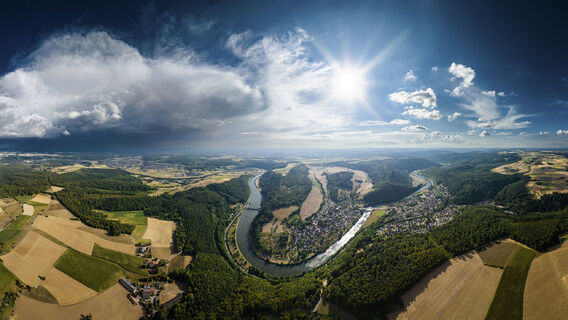 Staufer Burg im Neckartal