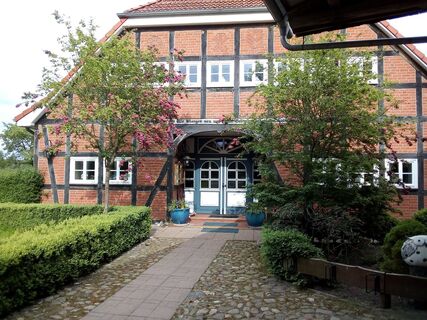 Blick auf das Hofcafé Betzhorn nahe dem Heiligen Hain