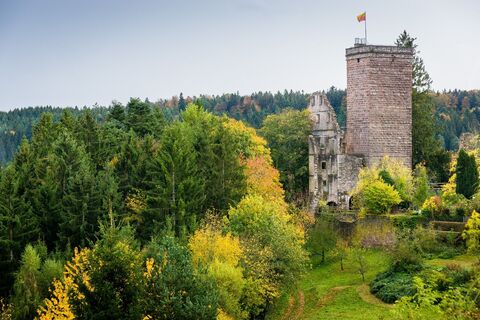 Die Burgruine in Zavelstein belohnt für die Mühen des Aufstiegs mit einem tollen Ausblick