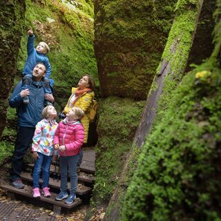 Familie in der Drachenschlucht