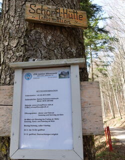 Information an der Forststraßenabzweigung von der L127