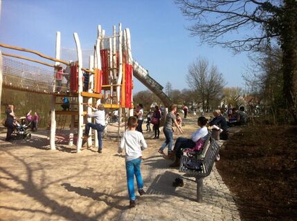 Wasserspielplatz und Kletterturm