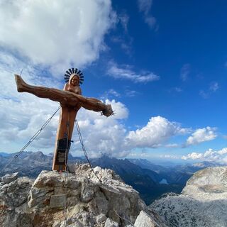 Ein einmaliges Gipfelkreuz auf der Schönfeldspitze, Königssee im Hintergrund