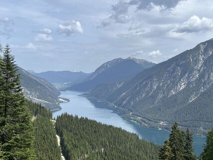 Fotografija s spletne strani Jasmin na poti
