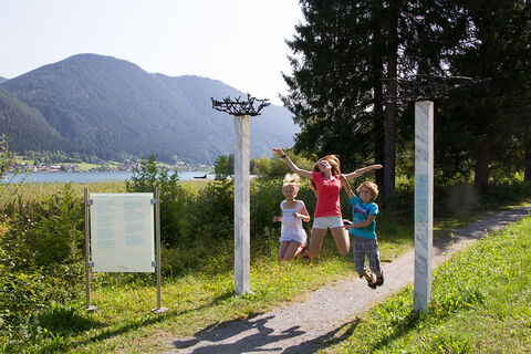 Morgenrot küsst Silbermond – Märchenuferweg - Lesestation 1