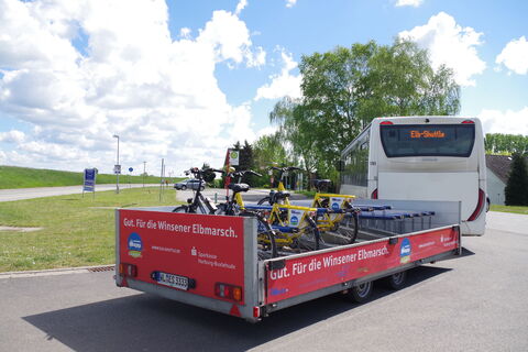 ELB-SHUTTLE an Haltestelle Wuhlenburg, Schleuse