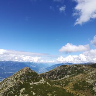 Blick in das Unterinntal mit der Neunerspitze im Vordergrund