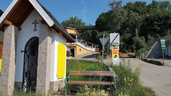 Kapelle mit Bankerl