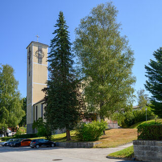 Pfarrkirche hl. Josef der Arbeiter. Die Kirche wurde 1959/1960 nach den Plänen des Architekten Josef Friedl erbaut.