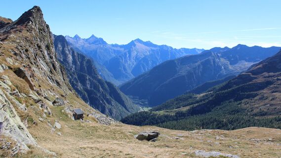 Pizzo Tanèda und Blick auf das Peccia Tal