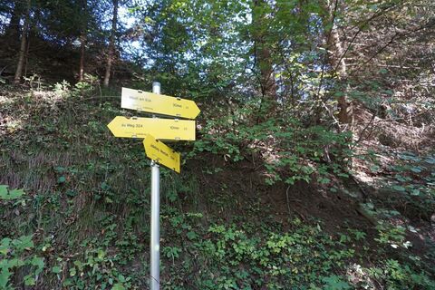 Kreuzungen sind dem Weg entlang immer gut beschildert.
