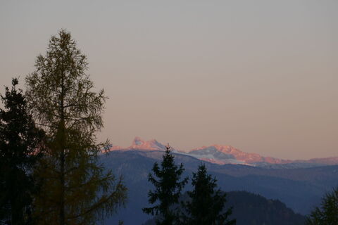 schon früh am Morgen sehen wir bis zum Dachstein