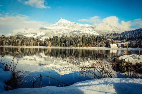 Schwarzsee im Winter mit Kitzbüheler Horn