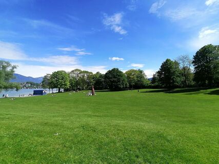 Fotografija s spletne strani luyyy na poti