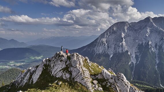 Die Aussicht über das Gaistal genießen