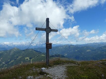 Gipfel mit Dachstein im Hintergrund