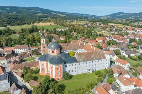 Kirche und Schloss Pöllau_NUP Pöllauer Tal_Oststeiermark