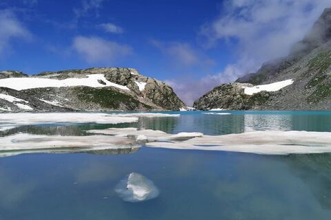 Beim Wildsee bleiben Altschneefelder oft bis in den Sommer hinein liegen