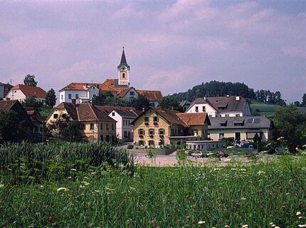 Unterhalb der Schemmerlhöhe liegt Nestelbach.