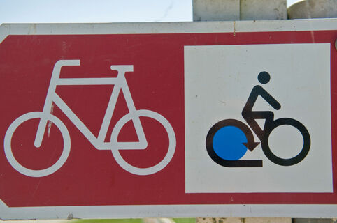 Bodenseeradweg-Symbol: Radicon mit blauem Kreis