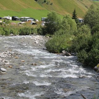 Direkt am Rhein gelegen