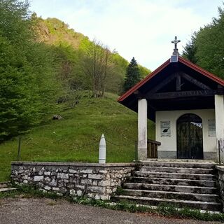 Alpine Kapelle am Rastpass