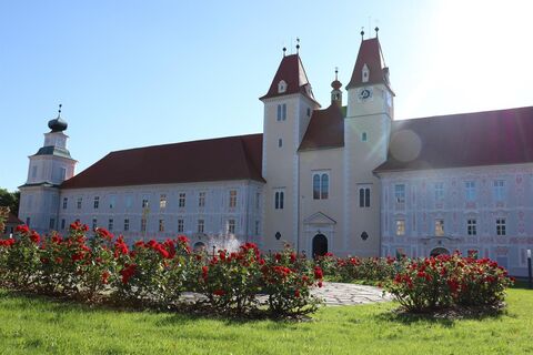 Augustiner Chorherrenstift_vorne_Oststeiermark