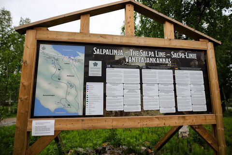 Infotafel zur Salpa-Linie in Kuusamo