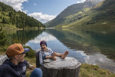Rundwanderweg Obersee im Herbst