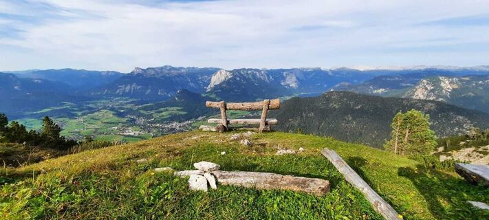 Rastbankerl vor dem Abstieg über die Handlerstiege