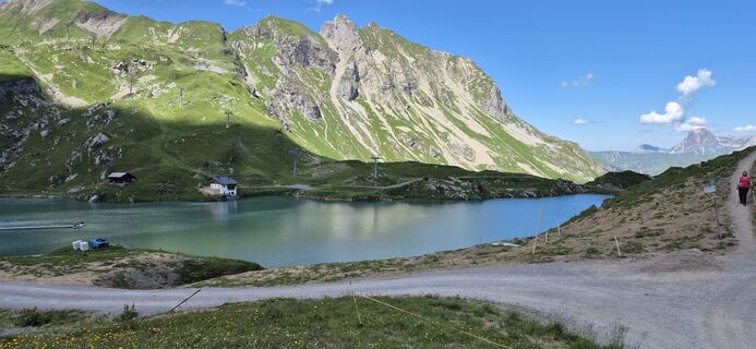 Fotografija s spletne strani Dinc Soyalp na poti