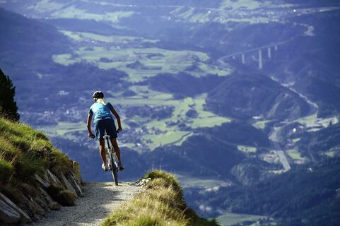 Mountainbikerin-Patscherkofel.jpg