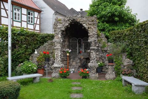 Kapuzinerkirche - Außenanlage