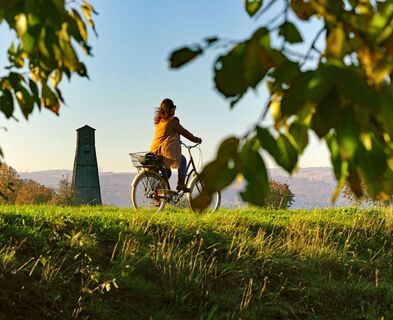 bad-zurzach-velofahrerin-und-bohrturm