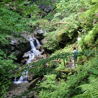 Wanderweg durch die Höllschlucht