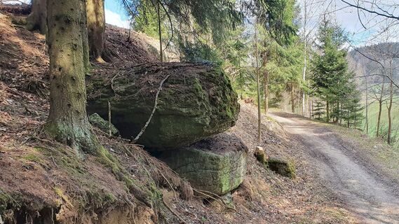 2.1 km Findlinge aus Granit