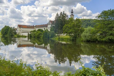 Blick aufs Kloster Pielenhofen an der Naab