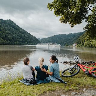 Radfahrerinnen Gasthof Gierlinger Obermühl an der Donau