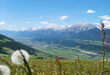 Blick von Hausstatt ins Oberinntal. 