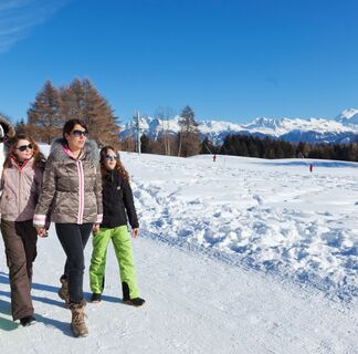 Winterwanderer auf der Tour rund um den Golf Club Ballesteros