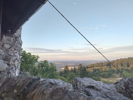 Fotografija s spletne strani Januar Y na poti