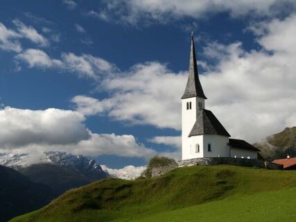 Die Kirche Tenna - ein Schmuckstück  © B.Steinmann