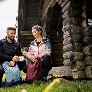 Rast an einer Schutzhütte
