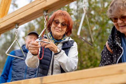 Triangel spielen beim Fischteich