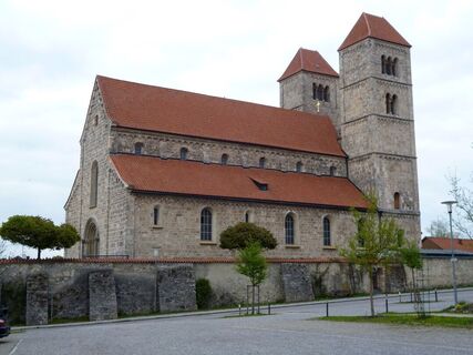 Die Romanische Basilika St. Michael in Altenstadt.