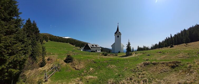Gleinalm Schutzhaus mit Maria Schnee Kirche