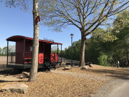 Picknickplatz mit Lok und Lore