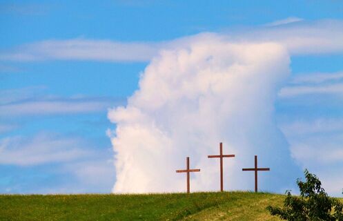 Blick auf die Wetterkreuze in Hollethon | Bucklige Welt
