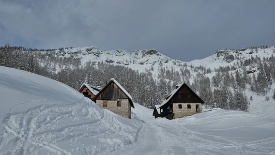 Berghütte Blejska koča auf Lipanca (1630 m).